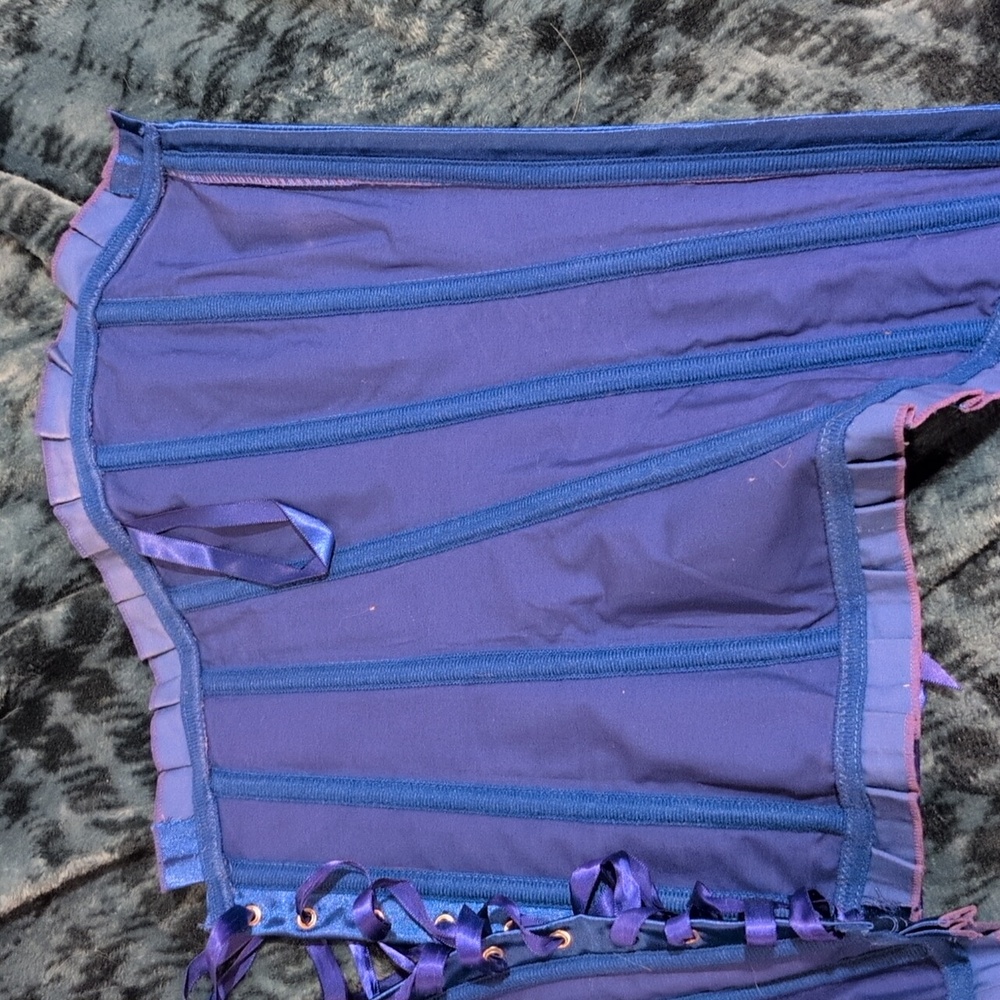 Corset - Picture 3 of 7
